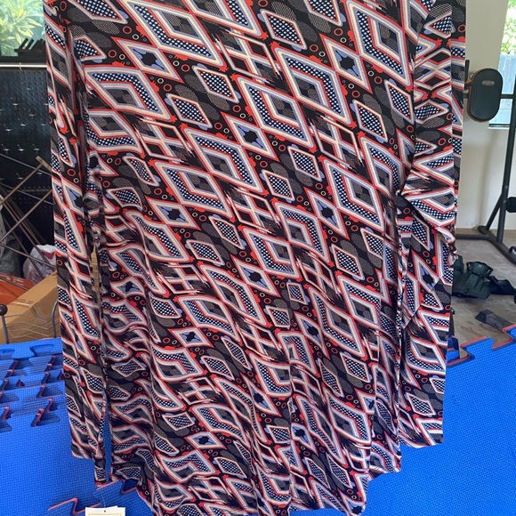 Lularoe Lynnae NWT 2XL. Black with geometric designs. - Picture 3 of 3